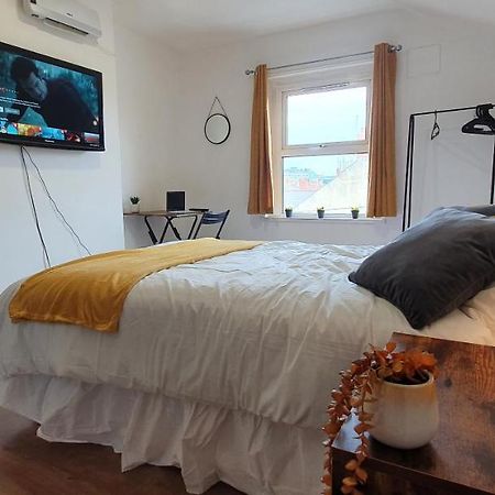 Fast Broadband, Budget Stay, Free Netflix. Кардифф Экстерьер фото