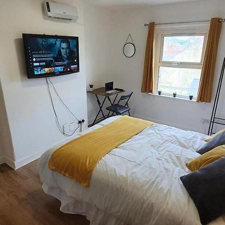 Fast Broadband, Budget Stay, Free Netflix. Кардифф Экстерьер фото